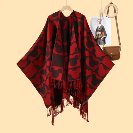 Women's Fringed Poncho – 130 × 150 cm detail