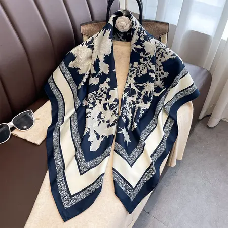 Women's Printed Vintage Scarf Shawl – 90 × 90 cm detail