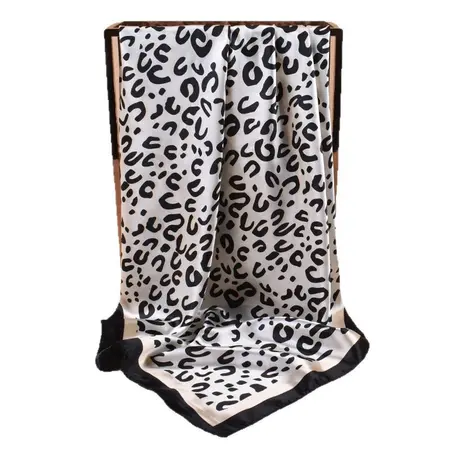 Leopard Print Printed Scarf Shawl – 90 × 90 cm detail