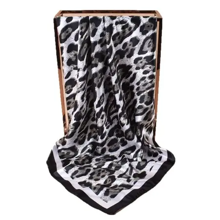 Leopard Print Printed Scarf Shawl – 90 × 90 cm detail