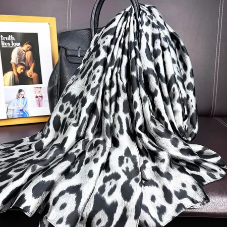 Leopard Print Printed Scarf Shawl – 90 × 180cm detail
