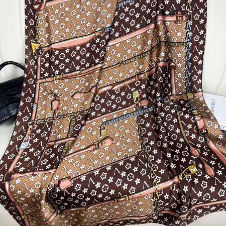 Geometric Scarf Shawl – 90 × 180cm detail