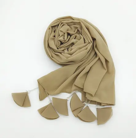 Women's Chiffon Fringed Hijab – 70 × 170 cm detail