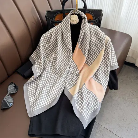 Scarf Shawl – 90 × 90 cm detail