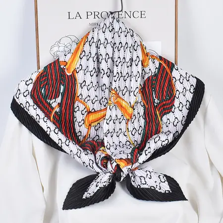 Pleated Printed Scarf Shawl – 90 × 90 cm detail
