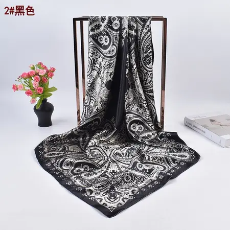 Women's Floral Vintage Scarf Shawl – 90 × 90 cm detail