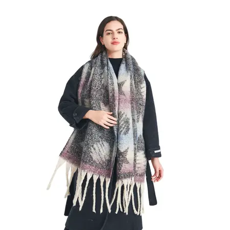 Jacquard Fringed Scarf Shawl – 185 × 40 cm + 15 cm fringe; 280 g per scarf detail