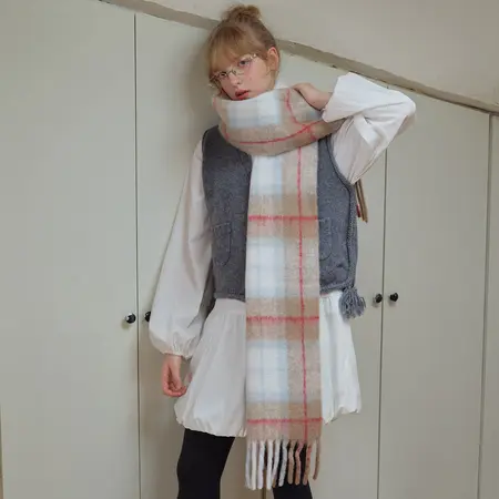Women's Wool Blend Plaid Scarf Shawl – 220 × 30 cm detail