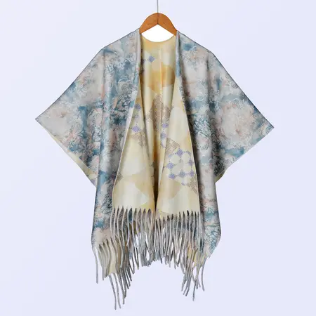 Knit Reversible Printed Poncho – 135 × 160 cm detail