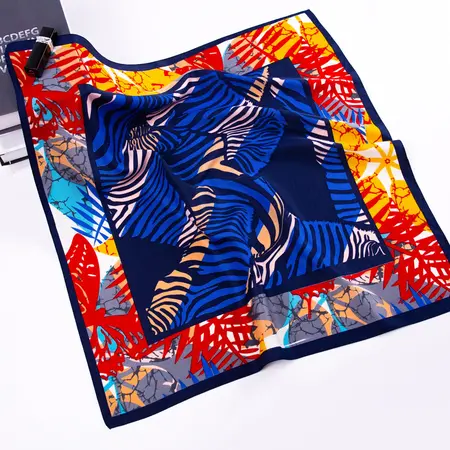 Printed Scarf Shawl – 60 × 60 cm detail