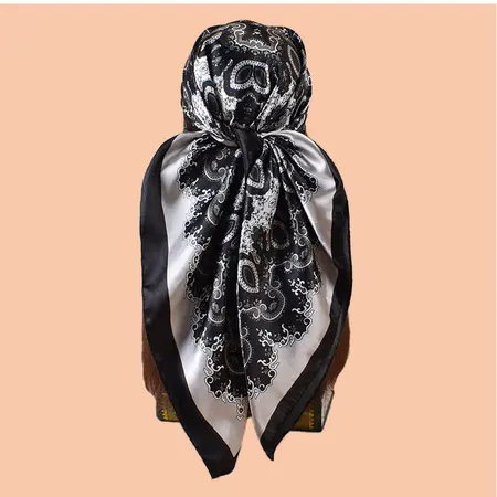 Geometric Scarf Shawl – 90 × 90 cm
