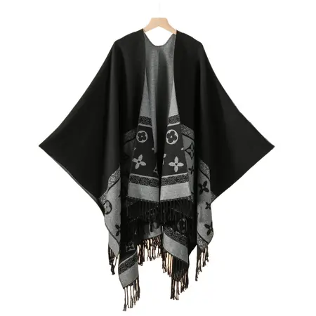 Women's Poncho – 130 × 150 cm detail
