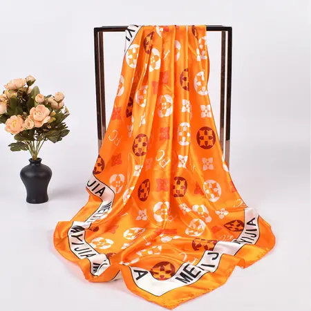 Scarf Shawl – 90 × 90 cm detail