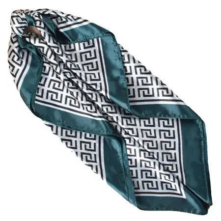Geometric Scarf Shawl – 90 × 90 cm detail