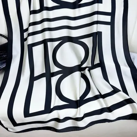 Silk Scarf Shawl – 90 × 90 cm detail