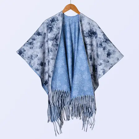 Knit Reversible Printed Poncho – 135 × 160 cm detail