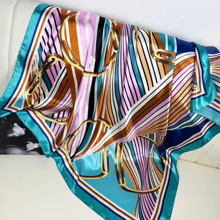 Silk Geometric Scarf Shawl – 90 × 90 cm detail