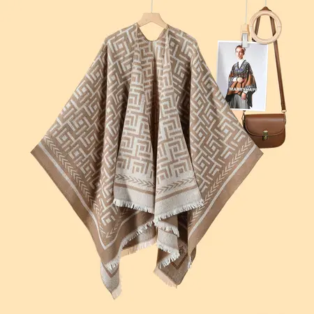 Women's Fringed Reversible Poncho – 130 × 150 cm detail