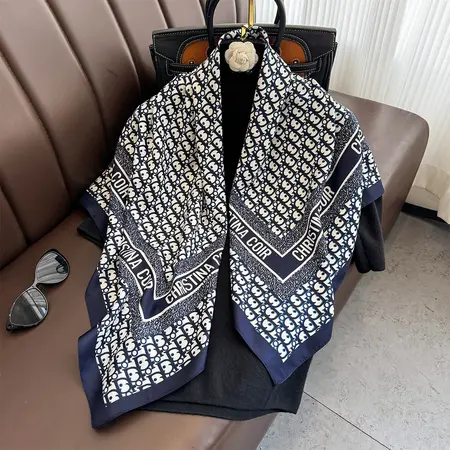 Printed Scarf Shawl – 90 × 90 cm detail