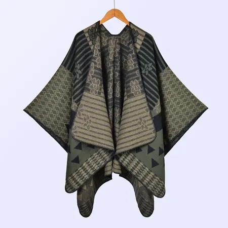 Women's Knit Poncho – 130 × 150 cm detail
