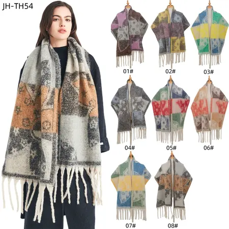 Floral Jacquard Scarf Shawl – 185 × 40 cm + 15 cm fringe; 280 g per scarf detail