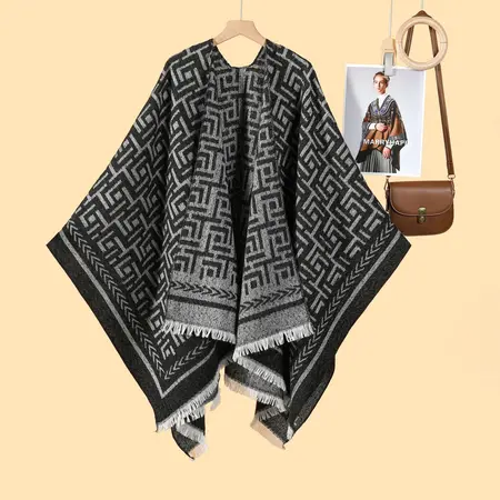 Women's Fringed Reversible Poncho – 130 × 150 cm detail