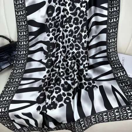 Silk Geometric Leopard Print Printed Scarf Shawl – 90 × 180cm detail