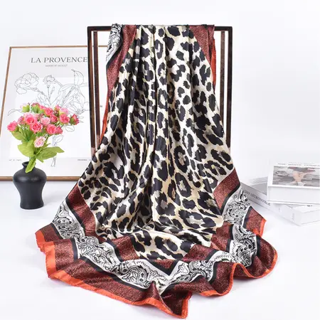 Leopard Print Printed Scarf Shawl – 90 × 90 cm detail