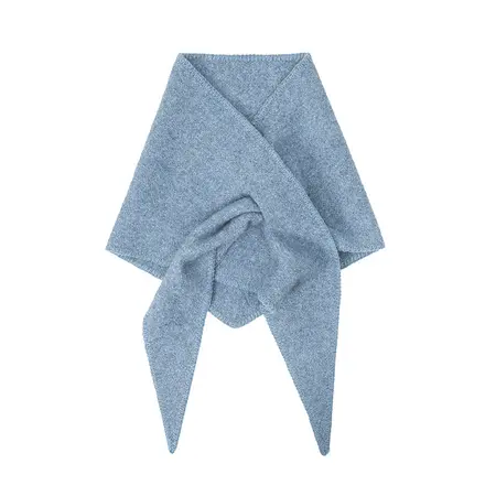 Knit Scarf Shawl – Side lengths: 95 × 95 × 160 cm detail