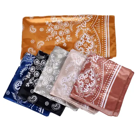 Silk Paisley Printed Vintage Scarf Shawl – 90 × 90 cm detail