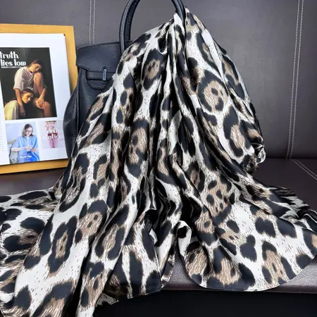 Leopard Print Printed Scarf Shawl – 90 × 180cm detail