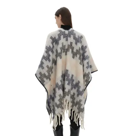 Jacquard Fringed Scarf Shawl – 165 × 125 cm + 12 cm fringe detail