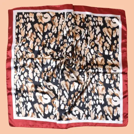 Geometric Leopard Print Printed Scarf Shawl – 90 × 90 cm detail