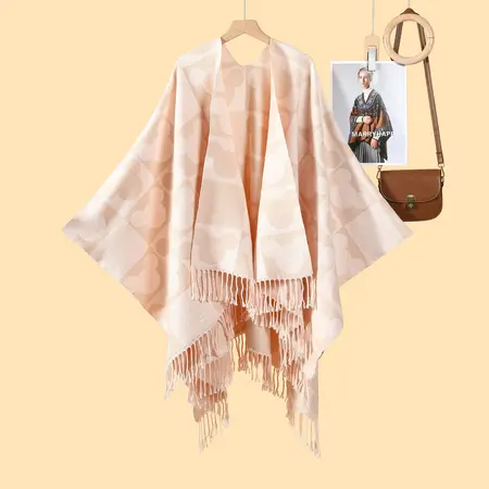 Women's Fringed Poncho – 130 × 150 cm detail