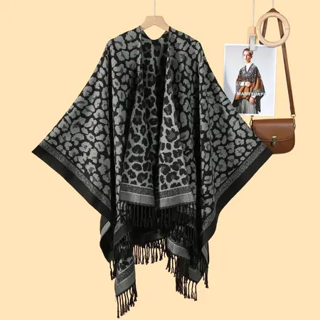 Leopard Print Fringed Printed Poncho – 130 × 150 cm detail