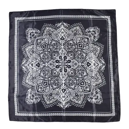 Scarf Shawl – 90 × 90 cm detail