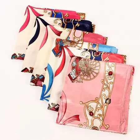 Silk Printed Vintage Scarf Shawl – 90 × 90 cm detail