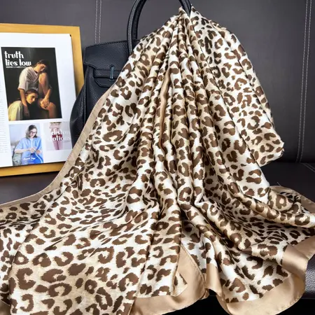 Silk Leopard Print Printed Headscarf – 90 × 180cm detail