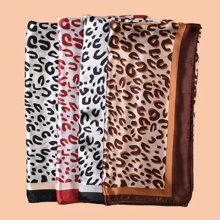 Leopard Print Printed Scarf Shawl – 90 × 90 cm detail