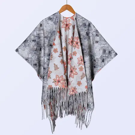 Knit Reversible Printed Poncho – 135 × 160 cm detail