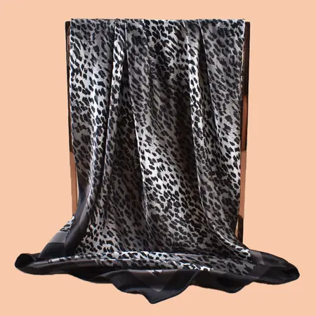 Leopard Print Printed Scarf Shawl – 90 × 90 cm detail