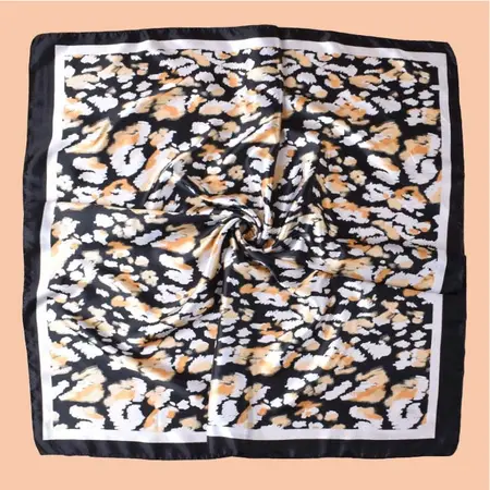 Geometric Leopard Print Printed Scarf Shawl – 90 × 90 cm detail
