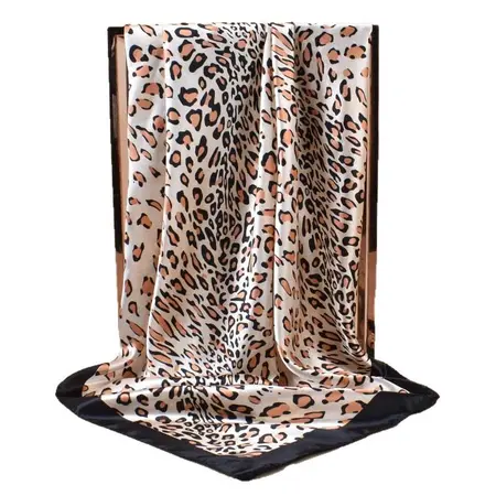 Leopard Print Printed Scarf Shawl – 90 × 90 cm detail