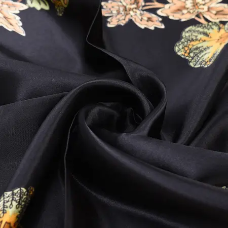 Silk Scarf Shawl – 90 × 90 cm detail