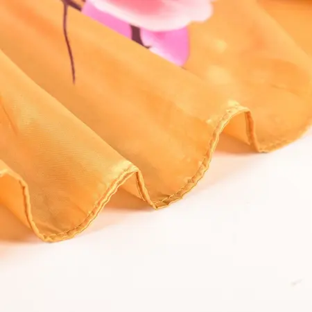 Scarf Shawl – 90 × 90 cm detail