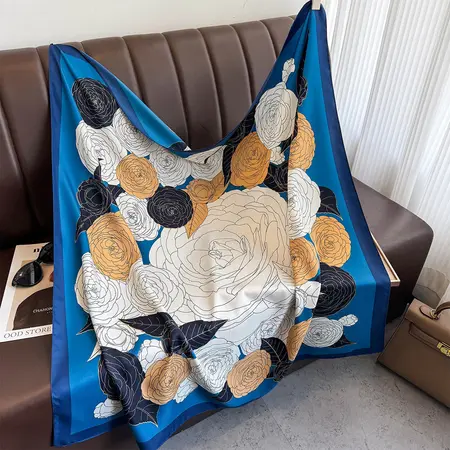 Printed Vintage Scarf Shawl – 90 × 90 cm detail