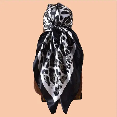 Leopard Print Printed Scarf Shawl – 90 × 90 cm detail
