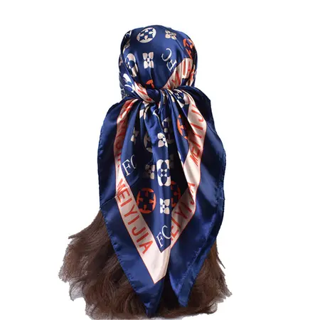 Scarf Shawl – 90 × 90 cm detail