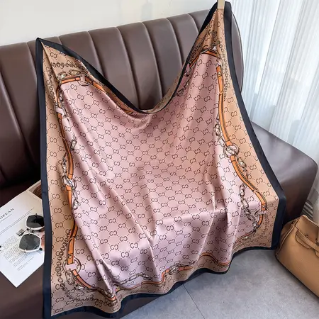 Lightweight Scarf Shawl – 90 × 90 cm detail