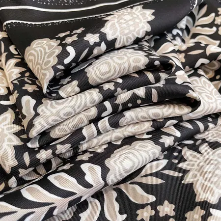 Women's Printed Vintage Scarf Shawl – 90 × 90 cm detail